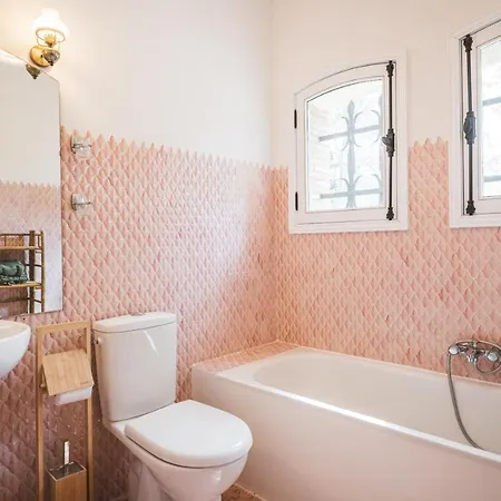 Unique A : 1,5 Ha, 4 : La Campagne Au Coeur De St Tropez Villa *